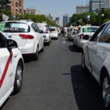 Uber responde a la huelga de taxistas con descuentos del 50%