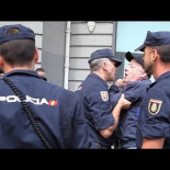 Policías disuelven manifestación republicana y agreden a periodista de Periodismo Humano