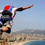 Dos paracaidistas heridos en un homenaje a Álvaro Bultó y Darío Barrio