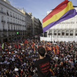 A falta de referéndum oficial sobre la monarquía, urnas en las calles y en Internet