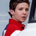 Froilán aprovecha la ceremonia de proclamación para repartir flyers de la discoteca Pipol’s