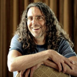 El director de Hollywood que donó su fortuna y se fue a vivir a una caravana