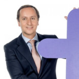 Carlos Cuesta hace el ridículo en 13TV al confundir una obra de ficción  que promueve el asesinato de  políticos