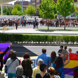 La Policía intenta borrar sin éxito la tricolor en el recibimiento republicano a los reyes