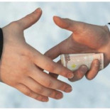 Lista de políticos imputados por corrupción y que, a pesar de todo, están presentes en la política