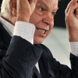 Felipe González, "el especulador": vuelve a entrar en Gas Natural al mes de haber salido