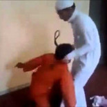 Un trabajador indio es golpeado por su jefe saudi por usar el telefono