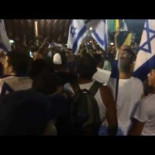 Manifestación de jóvenes israelíes: "¡Mañana en Gaza no habrá clases, porque no habrá niños en las escuelas!".