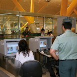 Alerta por el ébola. Guardias civiles se niegan a abrir maletas procedentes de Senegal en los aeropuertos de Madrid