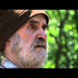 Un sintecho ve cómo la Policía destruye su casa