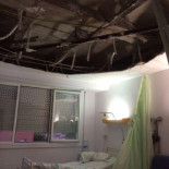 El techo de una habitación del Hospital de Puertollano se derrumba con pacientes dentro