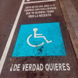 Un aviso pasivo-agresivo de plaza de aparcamiento reservada