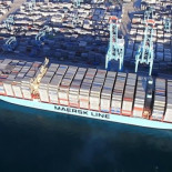 Nunca has visto un barco tan cargado como este