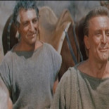 Kirk Douglas: "Tuvimos que hacer un donativo a la 'organización benéfica' de Carmen Polo para poder rodar 'Espartaco'"