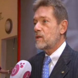 El jefe de Protocolo de la ciudad de Bruselas le arranca el velo a una princesa catarí