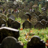 Detenido un joven que se hacía pasar por un fantasma en un cementerio