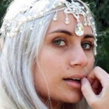 Modelo talla 40 protesta contra "photoshopeo" en publicidad publicando imagen original en Instagram