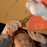 Un estudio encuentra material fecal en todas las presas de rocódromo