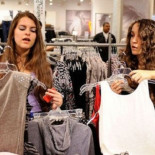 Carrefour y El Corte Inglés podrían eliminar una paga extra para empleados