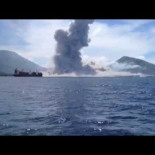 Momento de la erupción de un volcán en Papúa Nueva Guinea