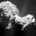 La sonda Rosetta fotografía nuevos jets y una posible línea de fractura en el cometa 67p