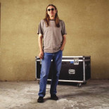 Más duro que el suelo: Rosendo merece una estatua