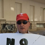 Un grupo anti-abortista presiona a las mujeres a las puertas de una clínica malagueña