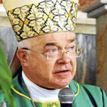 La policía halla la colección de fotos pedófilas de un exarzobispo en su portátil