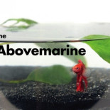 Un artista adiestra a un pez para que dirija su propio acuario móvil