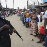 Una joven liberiana de 22 años salva del ébola a su familia