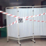 España combate el ébola con cinta adhesiva y biombos [ENG]