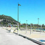 Un hombre de 77 años en coma tras recriminar a unos jóvenes que ensuciaban el nuevo paseo marítimo de La Línea