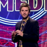 China, indignada por un monólogo de Julián López