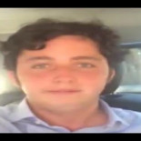 Vídeo del supuesto agente del CNI Nicolás alardeando de escolta a su llegada a Ribadeo