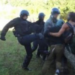 El cuerpo del joven ecologista muerto muestra heridas provocadas por una fuerte explosión