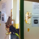 El padre de un alumno provoca daños y lesiones ante el anuncio de expulsión de su hijo