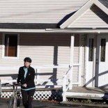 Una enfermera estadounidense en cuarentena por el ébola sale a andar en bicicleta