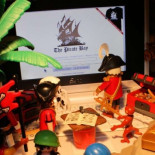 Tres años y medio de cárcel al fundador del portal de Internet Pirate Bay por delito informático