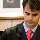 El PP intenta corregir los autos del juez Ruz tirando de la RAE para que parezca que colabora con la Justicia