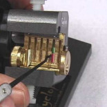 Esta cerradura cortada por la mitad muestra cómo es eso de abrir puertas con dos alambres