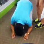 Un pobre obrero rogando por su dinero después de que la tienda le cobrara £700 por un iPhone (ENG)