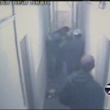 Joven pide a una madre que calme a su niño y recibe un puñetazo como respuesta [EN]