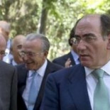 Rajoy huye de dos empresarios que le preguntaron por la corrupción