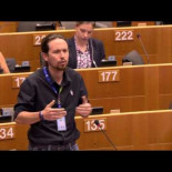 Pablo Iglesias: "La dimisión no redime a los caraduras pero algo es algo" - YouTube