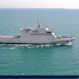 Tweet Ministerio Defensa: "La armada rescata a una activista de Greenpeace"