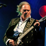 Neil Young contra Starbucks por culpa de Monsanto