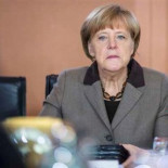 Merkel dice que España y Portugal tienen demasiados licenciados [POR]