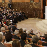 El rey enmienda la plana al PP y denuncia que la fuga de cerebros es inaceptable