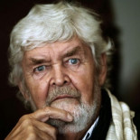 "O la ciudadanía barre a esta chusma a votos o a pedradas o tendrá que asumir ser esclava"