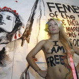 Sólo te hacen caso si enseñas las tetas